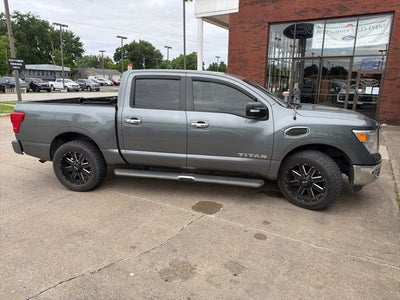 2017 Nissan Titan SV