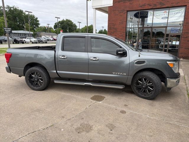 2017 Nissan Titan SV