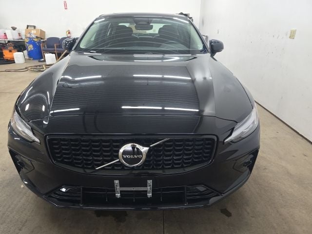 2024 Volvo S60 B5 Core Dark Theme