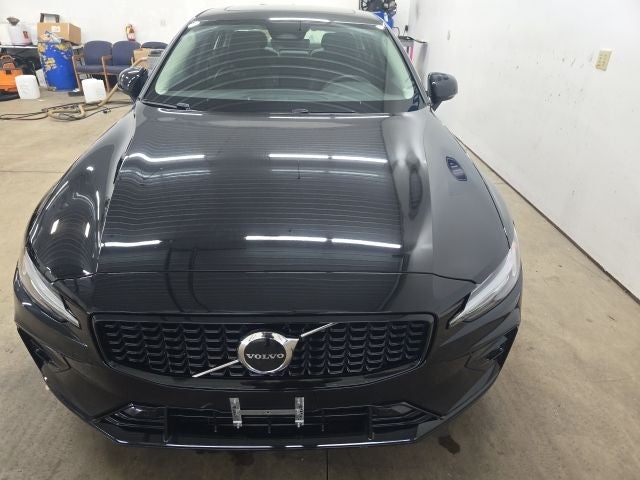 2024 Volvo S60 B5 Core Dark Theme