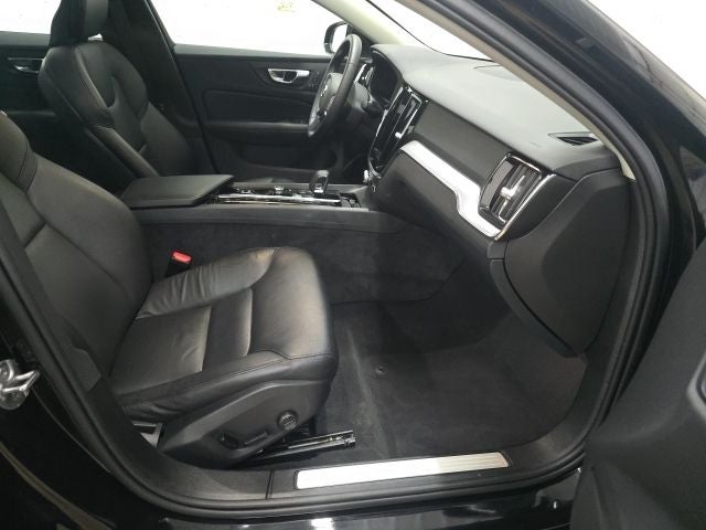 2024 Volvo S60 B5 Core Dark Theme