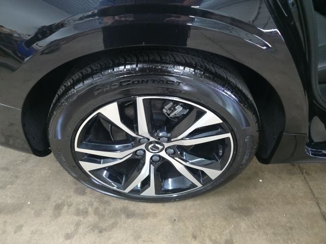 2024 Volvo S60 B5 Core Dark Theme