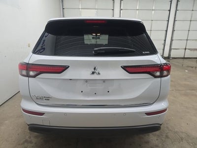 2022 Mitsubishi Outlander ES