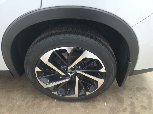 2022 Mitsubishi Outlander ES