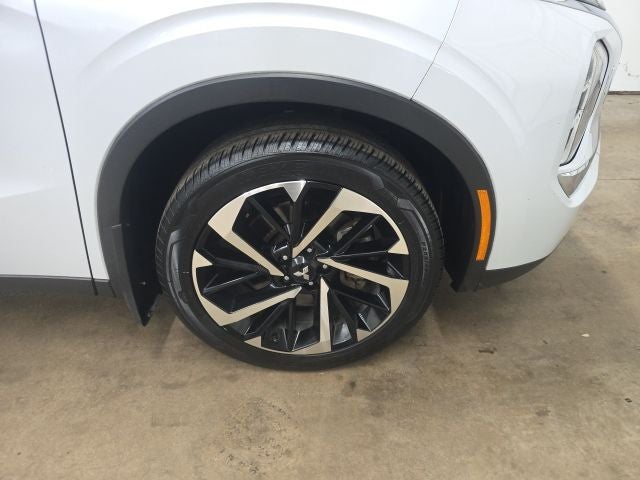 2022 Mitsubishi Outlander ES