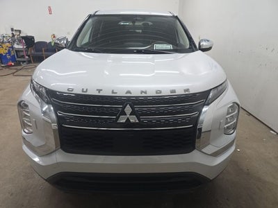 2022 Mitsubishi Outlander ES
