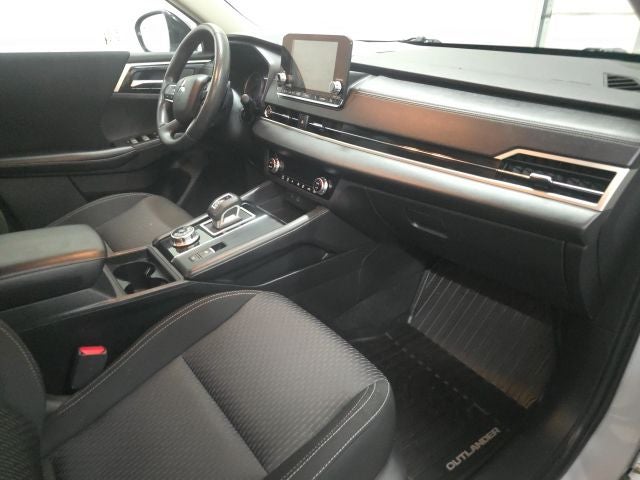 2022 Mitsubishi Outlander ES